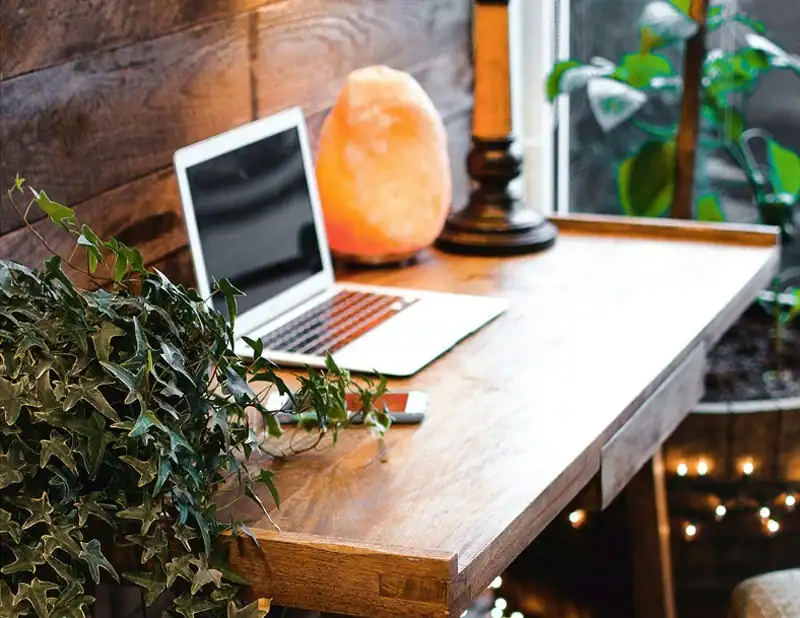 salt lamps in office decor