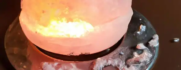 do salt lamps melt salt flakes at lamp base