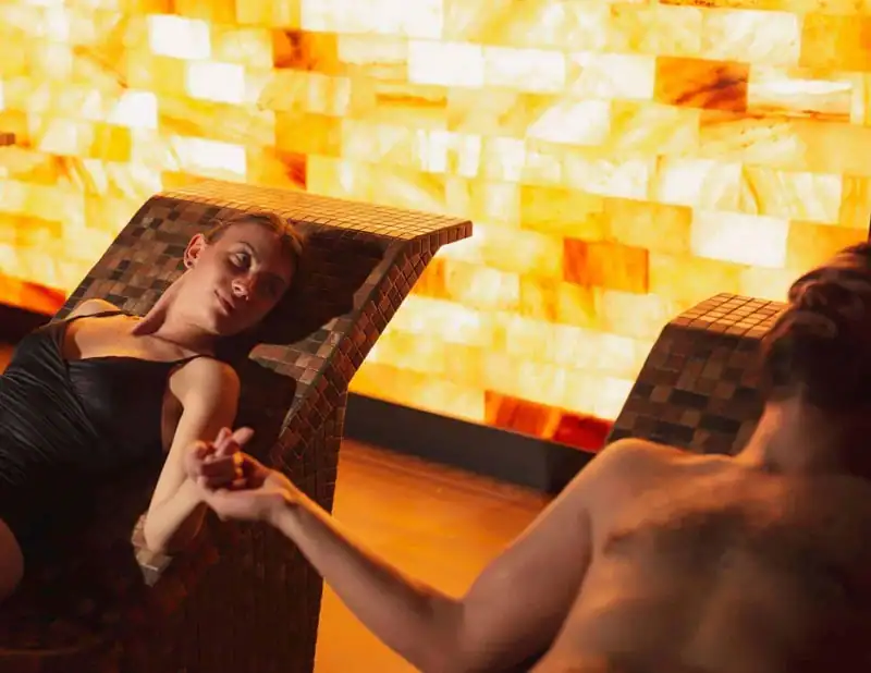 halotherapy salt room couple relaxing