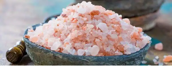 white to pink color of Himalayan salt