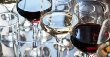 salt makes various colors of wine taste better